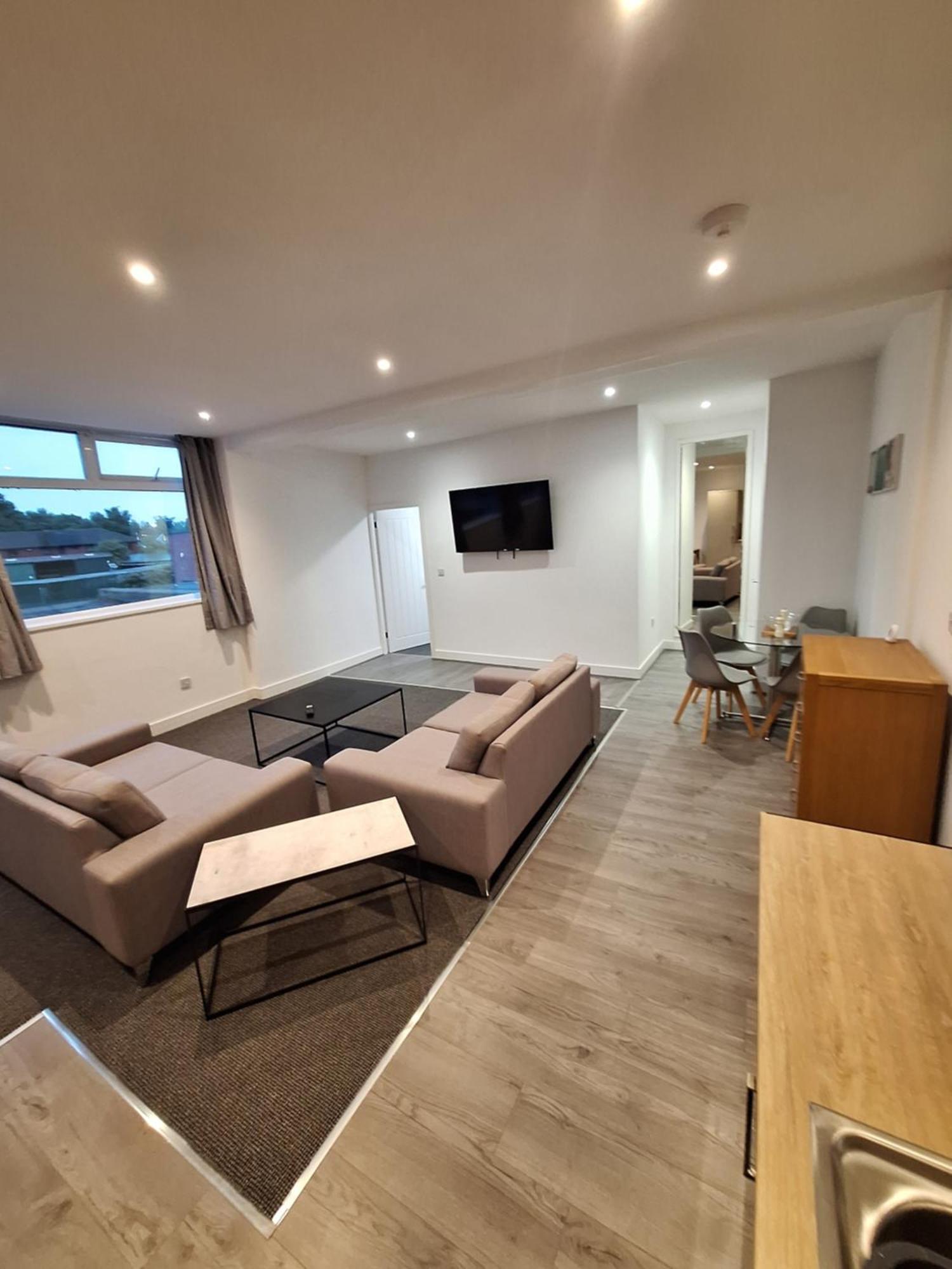Appartement Centre Of The Town à Whitchurch  Extérieur photo